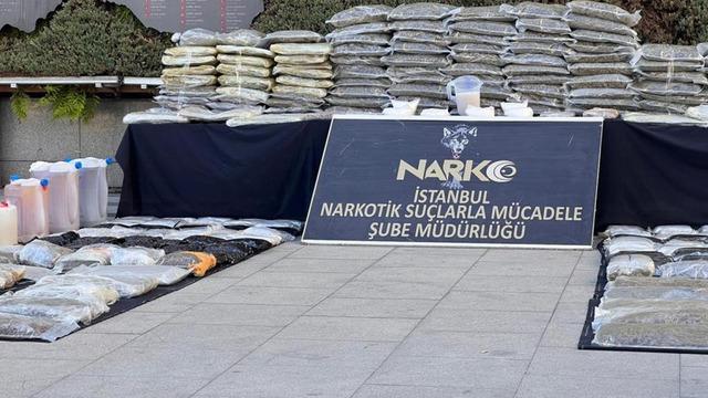 İstanbul’da dev uyuşturucu operasyonu! Yüzlerce kilo uyuşturucu ele geçirildi... Çok sayıda tutuklama var
