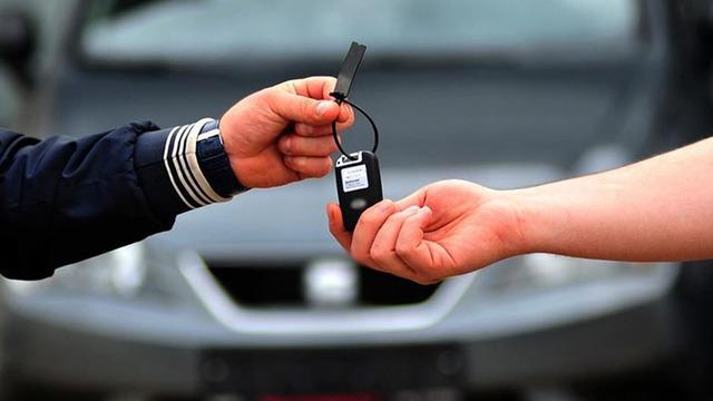 Araç aldı, gelen tebligatla şoke oldu! İstanbul'da akıllara durgunluk veren olay, firari hükümlü herkese dava açtı