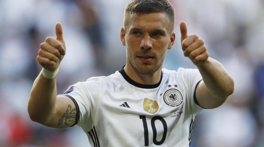 T&uuml;rkiye bekledi, Podolski isyan etti