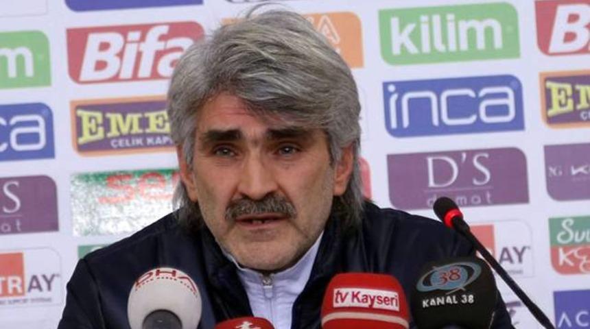 Uğur T&uuml;t&uuml;neker'e İsvi&ccedil;re'de sınır dışı şoku