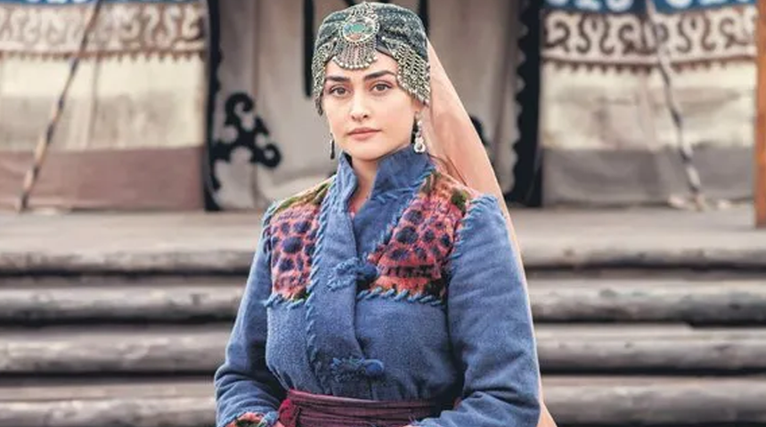 Esra Bilgiç sevgilisini artık gizlemiyor! Faruk Sabancı ile poz...