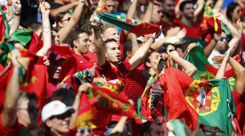 Fransa'da UEFA'ya İstanbul protestosu