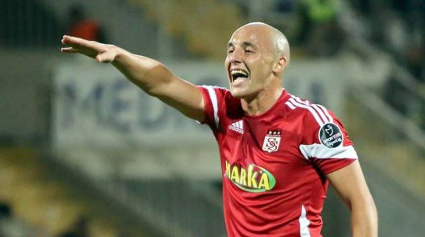 Fenerbah&ccedil;e Aatıf Chahechouhe'ya imzayı attırdı