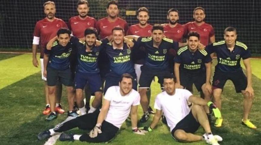 Ozan Tufan ve arkadaşları halı sahada ma&ccedil; yaptı