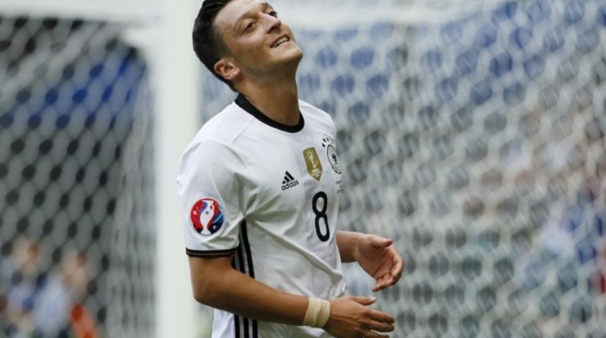 Mesut &Ouml;zil: "Hedefimiz şampiyon olmak"