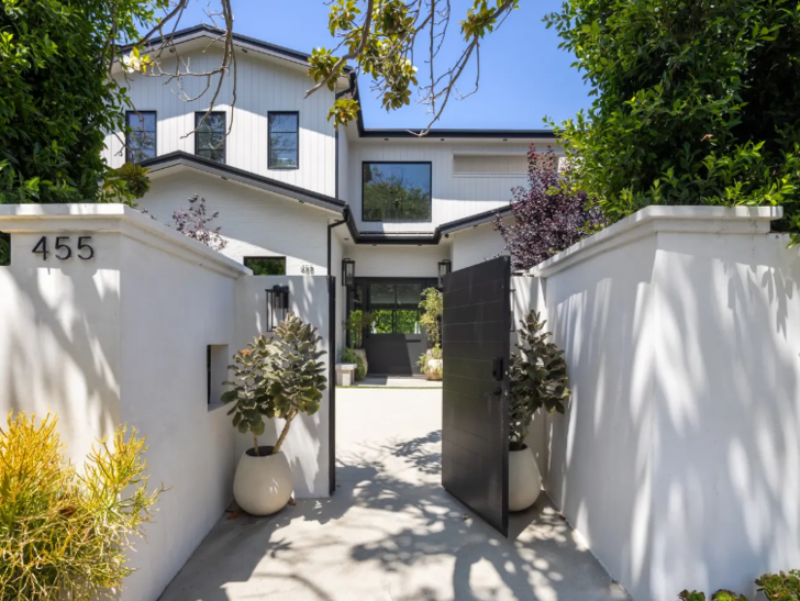 Adriana Lima'nın lüks villası satışta! 16 milyon dolar istenen evde yok yok... G2