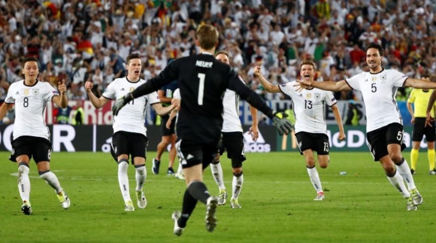 Alman basını: "Kahraman Hector İtalya uğursuzluğunu kırdı"