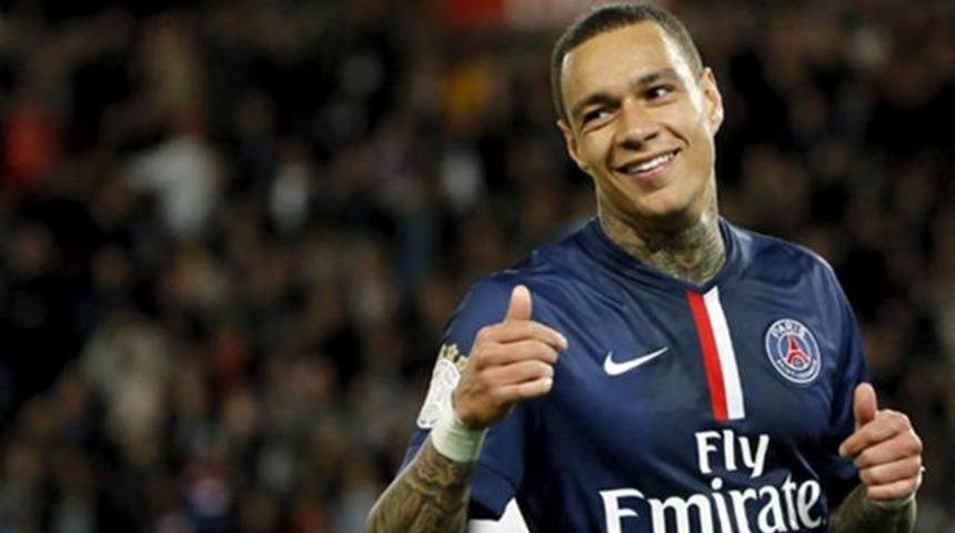 Gregory van der Wiel bu akşam İstabul'a geliyor