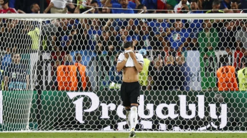 Mesut &Ouml;zil ile ilgili paylaşıma tepki yağdı