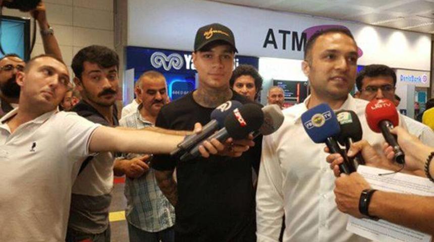 Fenerbah&ccedil;e'nin yeni transferi Gregory van der Wiel, İstanbul'da