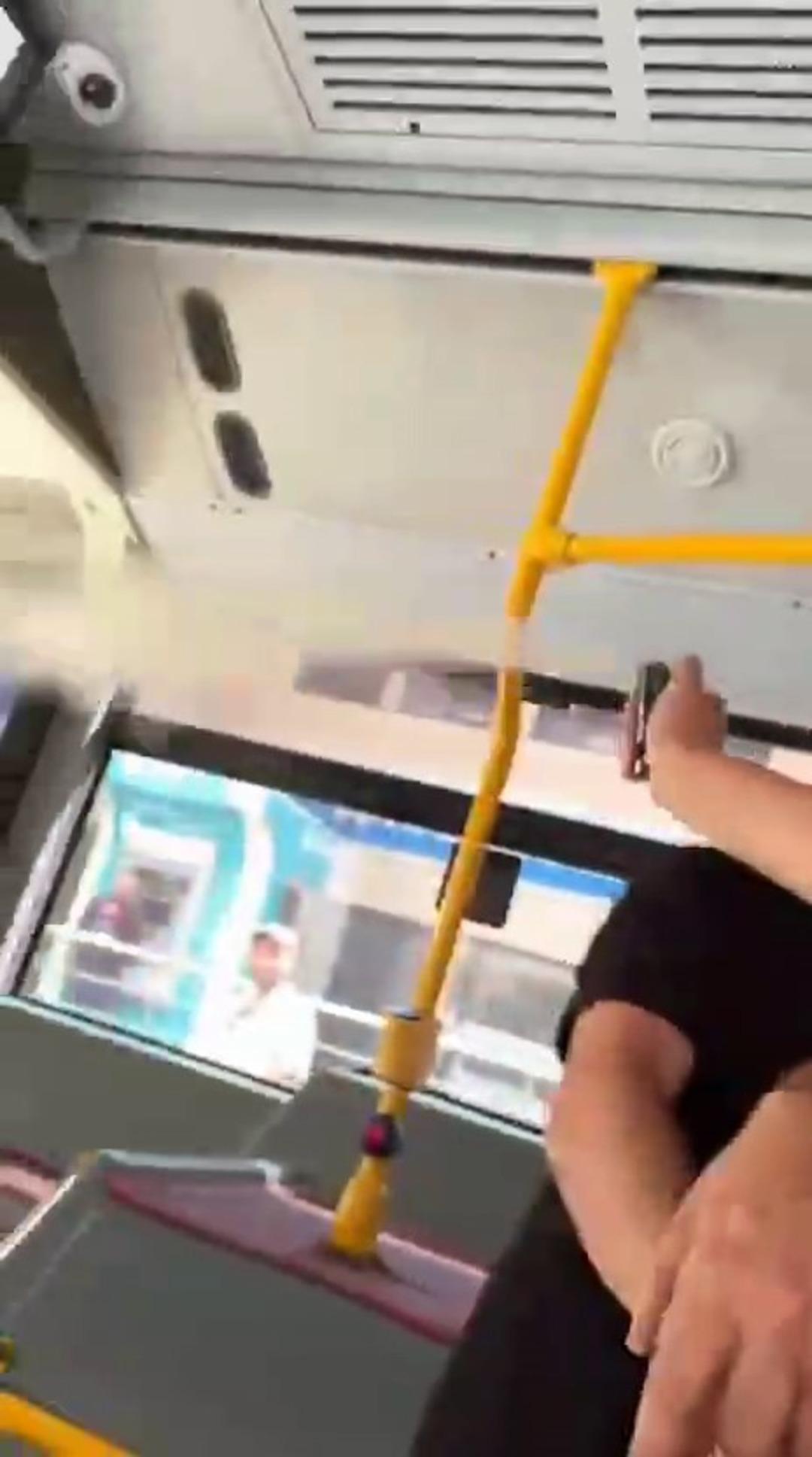 1200xauto Şoför ile yolcu kavgaya tutuştu: İETT otobüsü savaş alanına döndü! Biber gazlı müdahale