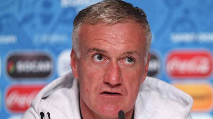 Didier Deschamps: 'T&uuml;rkiye'nin elenmesi s&uuml;rpriz oldu'