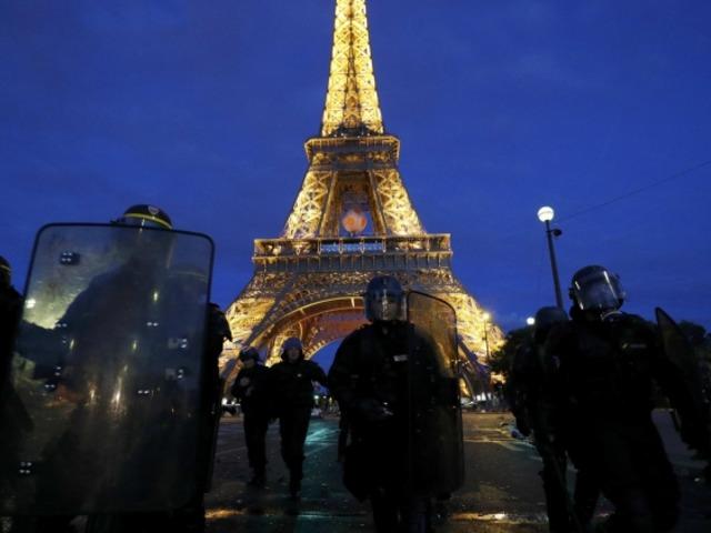 Eyfel Kulesi ziyarete kapatıldı