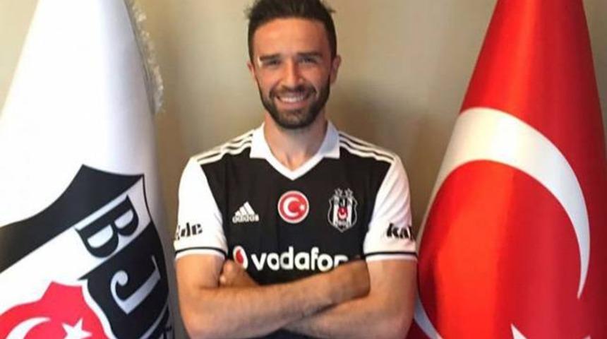 Beşiktaş'ta Gökhan Gönül imzalıyor