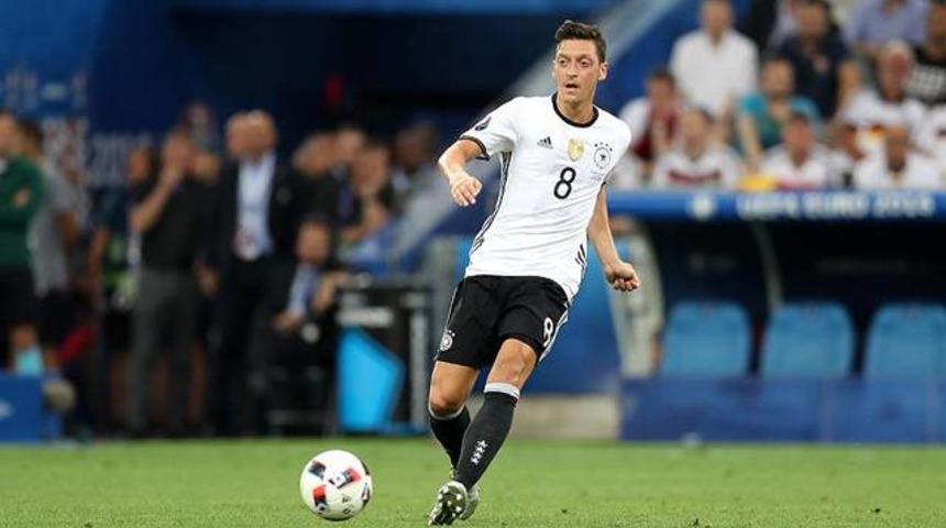 Almanya'nın en iyisi Mesut Özil!