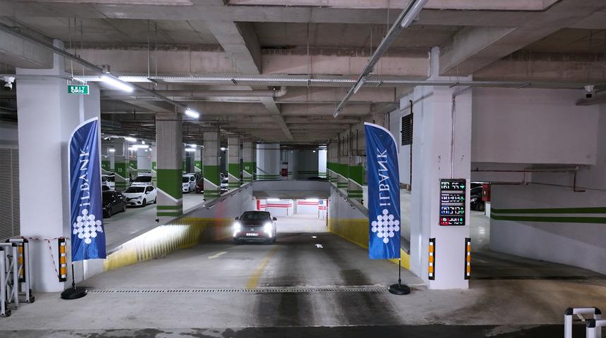 Bursa Osmangazi'ye 4 katlı yer altı otoparkı! Bakan Kurum: "Vatandaşlarımıza hayatı kolaylaştırmak için şehirlerimize yeni alanlar açıyoruz"