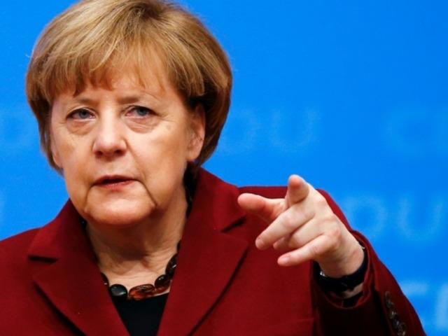Merkel, Mesut Özil'i savundu