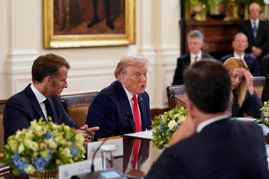 Meloni nin gözlerine ne oldu? Bu sefer de mimikleriyle gündemde: Trump a önce güldü sonra... 2
