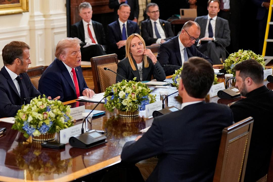 Meloni nin gözlerine ne oldu? Bu sefer de mimikleriyle gündemde: Trump a önce güldü sonra... 1