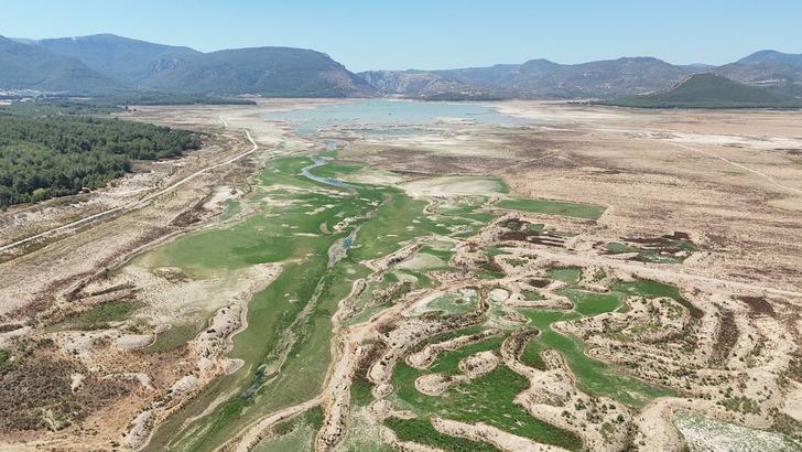 Biri Ege'nin incisi diğeri İstanbul'un dibi: İkisi de alarm veriyor! Yaşamın kaynağı kurudu... Barajlar neredeyse tamamen boşaldı G1