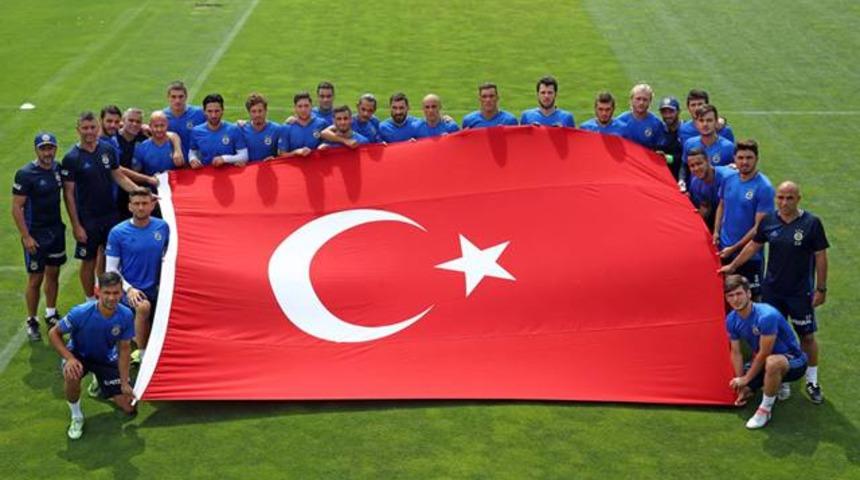 Fenerbah&ccedil;e&rsquo;de bayraklı idman