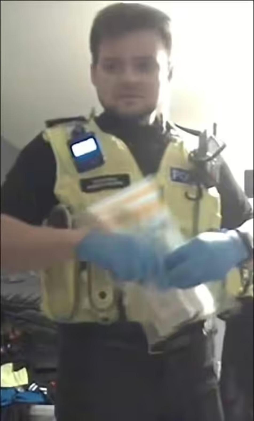 Polisten skandal hareket! Arama için gitti, ev sahibi kadının iç çamaşırlarını çaldı!  2