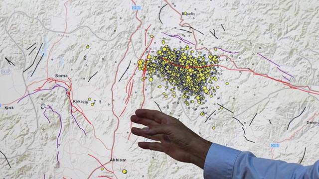Deprem fırtınası azalıyor mu? Uzman isim o bölgeye dikkat çekti! '12 kilometrelik fay kırıldı'