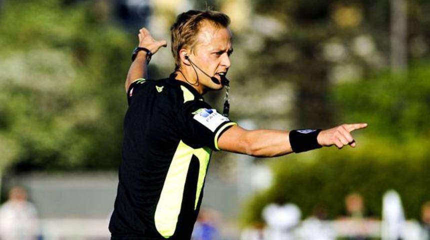 Darbeden korkan hakem T&uuml;rkiye'ye gelmedi