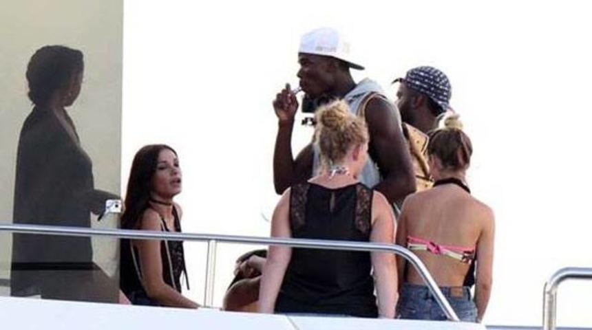 Pogba sigara i&ccedil;erken yakalandı