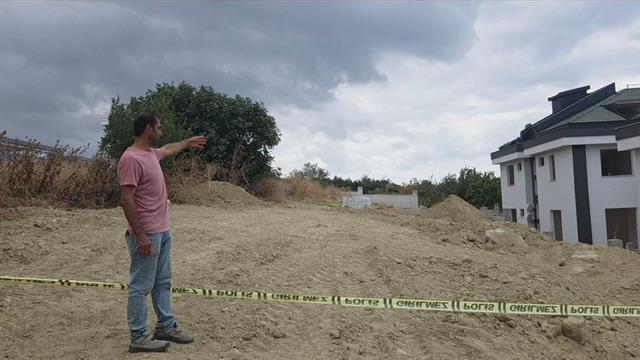 Lüks villanın bahçesinden ceset çıktı! Anlaşmazlık iddiası kafaları karıştırdı: Tanınmayacak haldeydi