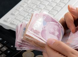 '4-5 yıldır bas bas bağırıyorum' diyerek o daireleri işaret etti! 'Kira oranı da çok iyi'