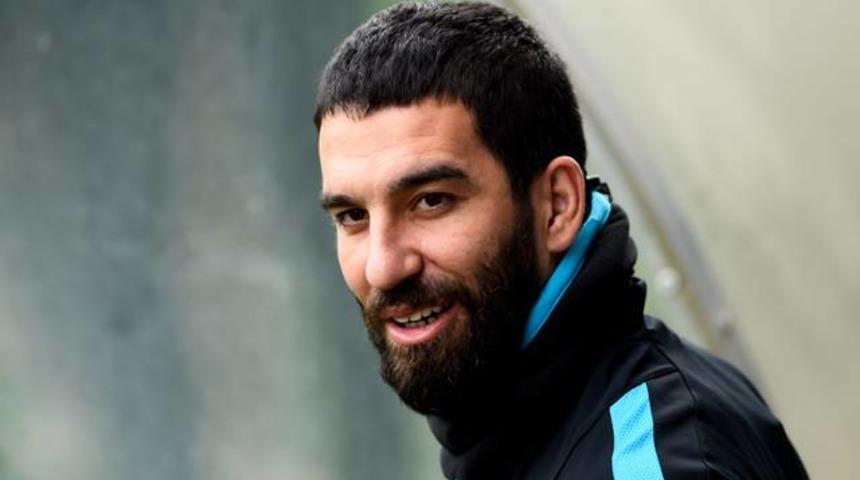 Alexis Sanchez, Arda Turan'ı istiyor ama...