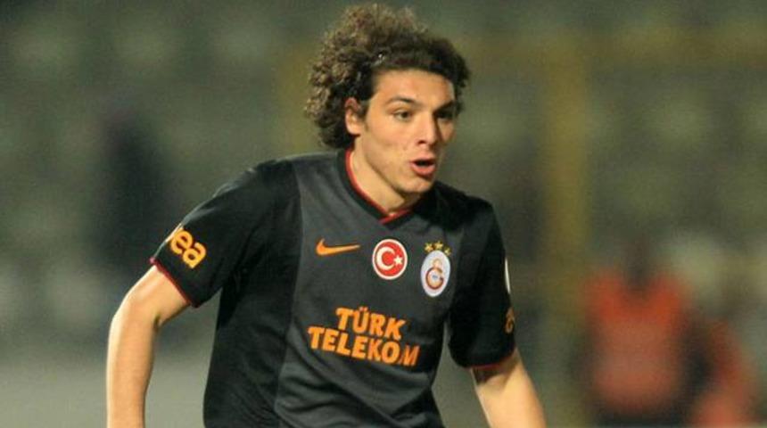 Salih Dursun Galatasaray'da kaldı!