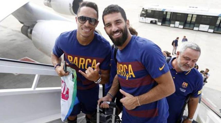 M&uuml;jdeyi Arda Turan verdi: Adriano Beşiktaş'ta