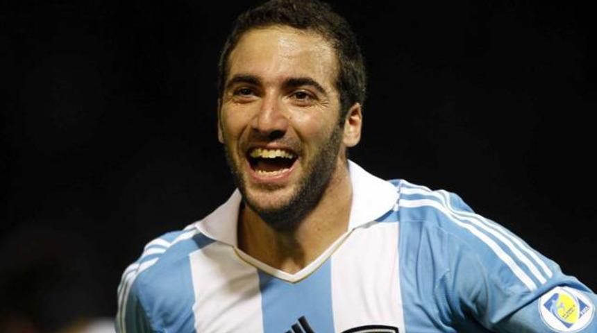 Higuain rekor &uuml;cretle Juventus'a transfer oldu