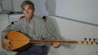 Türk halk müziğinin efsane ismi Neşet Ertaş'ın kardeşi zor günler geçiriyor! Hayırseverler ev kiraladı