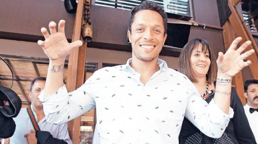 Adriano, Beşiktaş taraftarına hayran kaldı