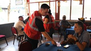 Yunusemre Belediyesi ekipleri kıraathanelerde vatandaşı dinliyor