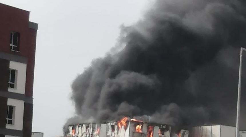 Osmaniye’de inşaat işçilerinin kaldığı konteynerde yangın