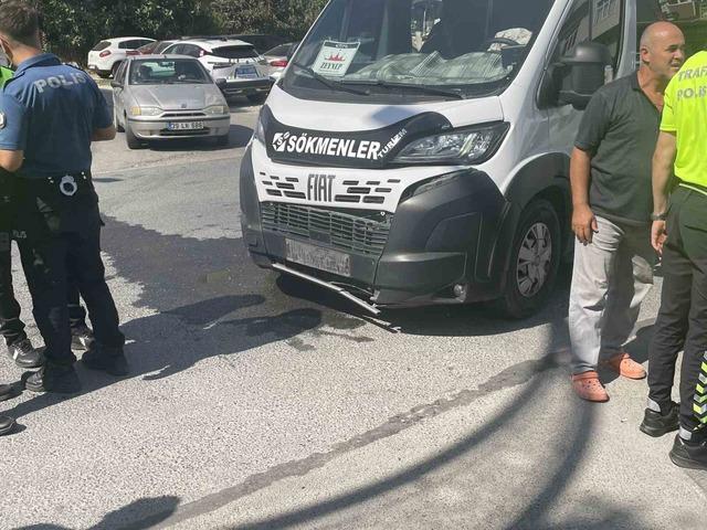 Minibüsle otomobil çarpıştı: 1 yaralı 1