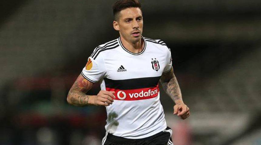 Jose Sosa, transfer g&ouml;r&uuml;şmesi i&ccedil;in Milano'ya u&ccedil;tu!