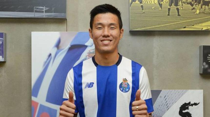 Trabzonspor Hyun-Jun Suk'u KAP'a bildirdi