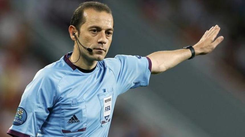 C&uuml;neyt &Ccedil;akır'dan bir ilk