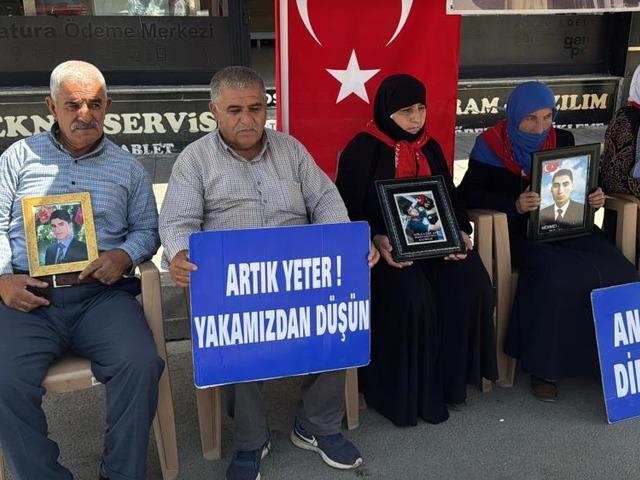 Muşlu ailelerin DEM Parti önündeki eylemi sürüyor