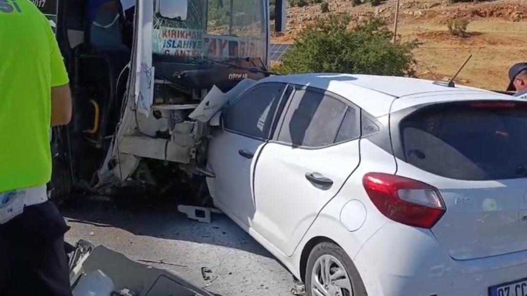 Gaziantep te 3 aracın karıştığı zincirleme kaza: 1 ölü, 3 yaralı 2