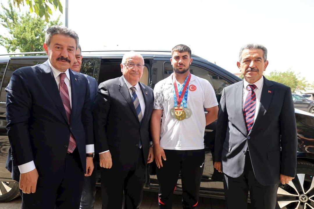 Milli Savunma Bakanı Yaşar Güler, Şırnak ta şehit ailesini ziyaret etti 1