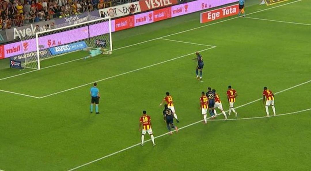 Fenerbahçe den ayrılan Dzeko dan Süper Lig için olay sözler!  2