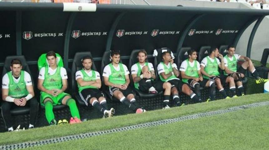 Beşiktaşlı taraftarlar, o isme tepki gösterdi