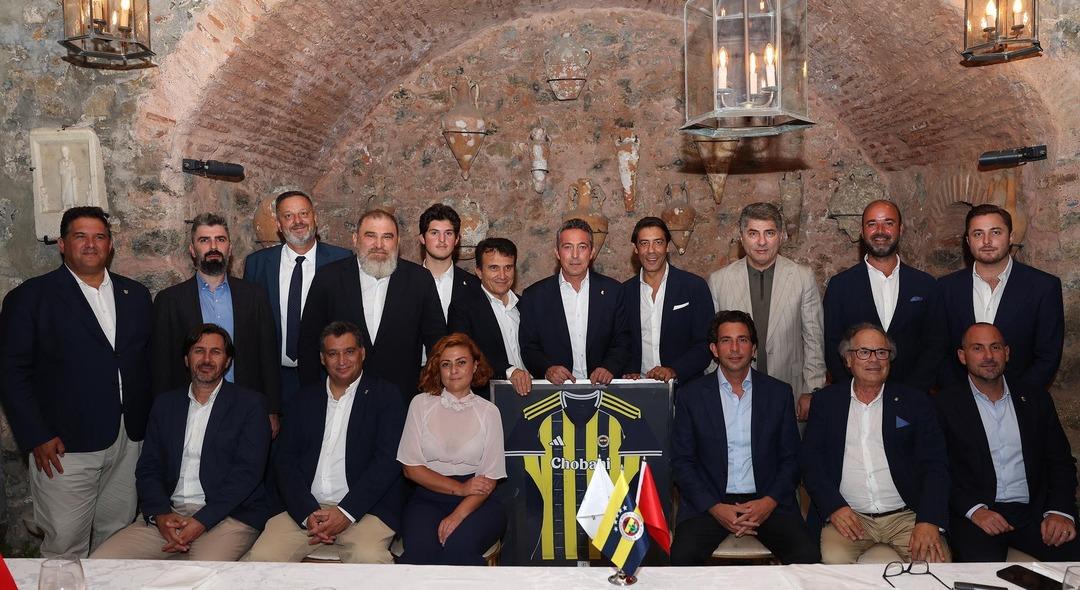 Benfica, Şampiyonlar Ligi eşleşmesinde Fenerbahçe maçı öncesi ilk 11 lerini açıkladı! Benfica Kerem Aktürkoğlu göndermeli görsele gelen tepkiler sonrası şok bir hareket yaptı... 2