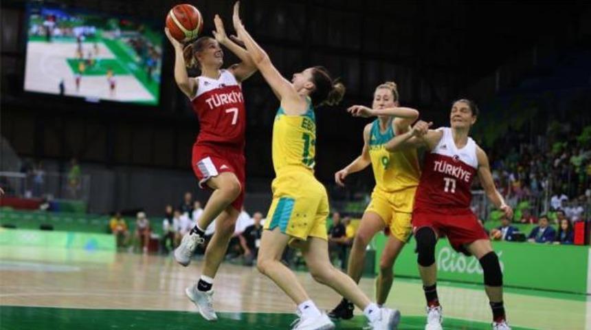 Periler Avustralya'ya da yenildi